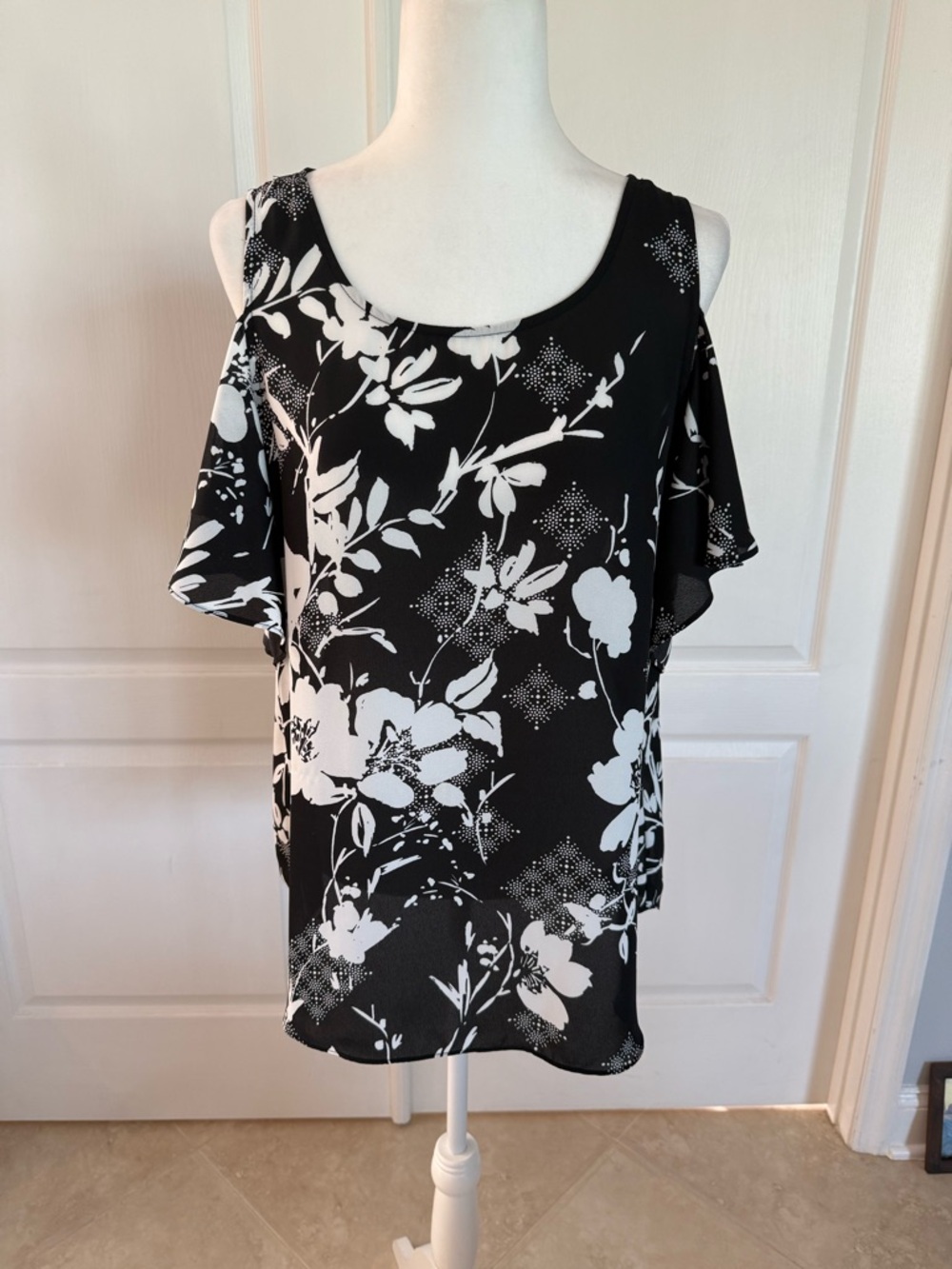 Thalia Sodi Black & White Floral Cold-Shoulder Blouse